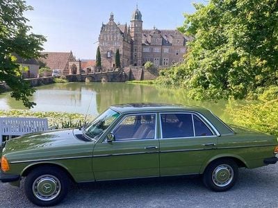 Gebraucht Mercedes 240 98 PS (72 kW) 1987 Grün Limousine