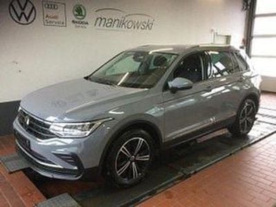 Grau Gebraucht 2022 VW Tiguan Active SUV | 23.901 € (Guter Preis)