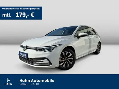 Używany VW Golf VIII Active 150 KM (110 kW) 2023 Biały Sedan/Limuzyna