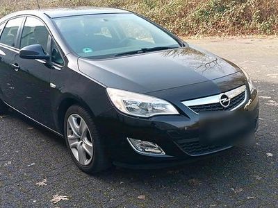 Gebraucht Opel Astra 115 PS (84 kW) 2011 Schwarz Kleinwagen