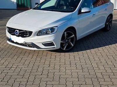 Gebraucht Volvo V60 R-Design Momentum 224 PS (164 kW) 2015 Weiß Kombi