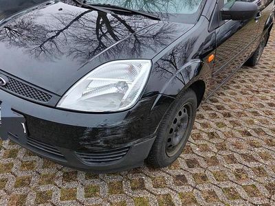 Second-hand Ford Fiesta 70 CP (51 kW) 2003 Albastru Hatchback