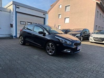 Second-hand Kia Ceed Platinum Edition 135 CP (99 kW) 2014 Negru Hatchback