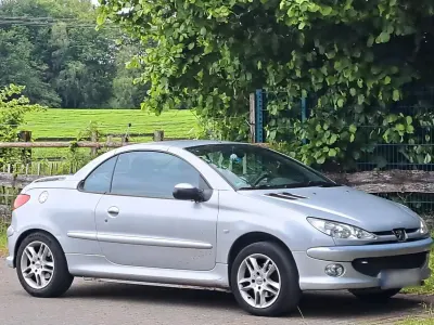 Gebraucht Peugeot 206 CC 109 PS (80 kW) 2004 Silber Cabrio