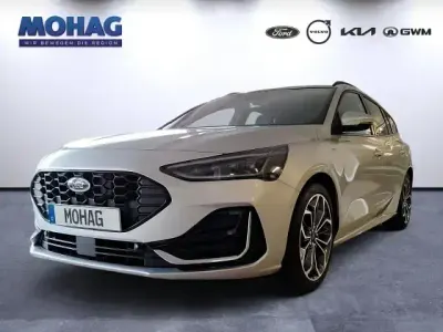 Używany Ford Focus ST-Line 125 KM (91 kW) 2022 Srebrny Sedan/Limuzyna