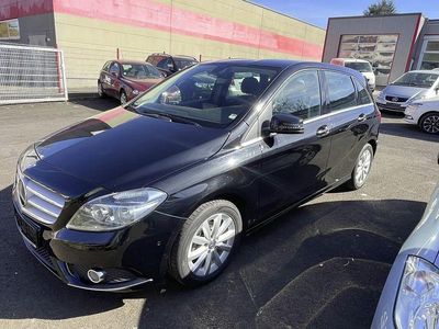 Usata Mercedes B180 122 CV (89 kW) 2014 Nero Monovolume