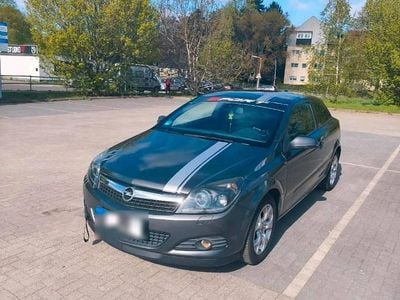 Second-hand Opel Astra GTC Sport 150 CP (110 kW) 2010 Argintiu Coupe