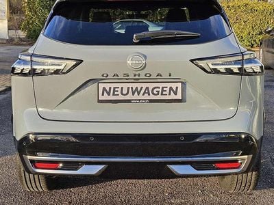 Neu Nissan Qashqai Premium Edition 158 PS (116 kW) 2026 Ceramic grey, dach in black SUV