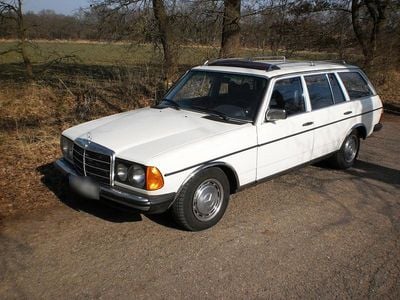 Usata Mercedes 300 90 CV (66 kW) 1984 Bianco Station wagon