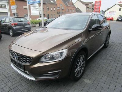 Usata Volvo V60 CC 150 CV (110 kW) 2016 Marrone Station wagon