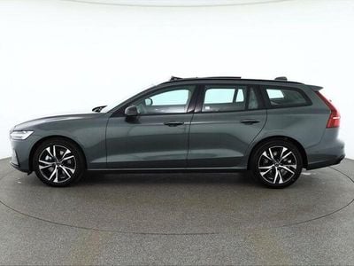 Neu Volvo V60 Plus 197 PS (144 kW) 2026 Grün Kombi