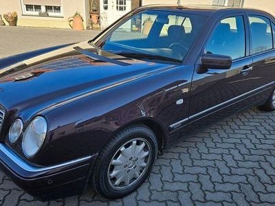 Gebraucht Mercedes E280 Elegance 204 PS (150 kW) 1998 Violett Limousine
