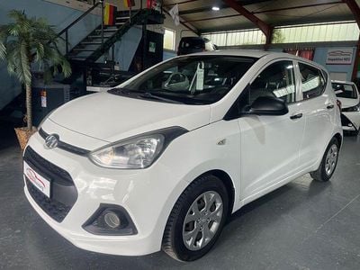 Gebraucht Hyundai i10 67 PS (49 kW) 2015 Weiß Kleinwagen