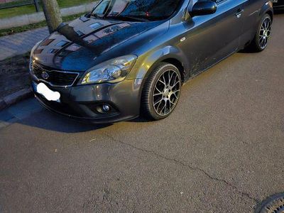 Gebraucht Kia ProCeed Edition 7 125 PS (91 kW) 2013 Grau Kleinwagen