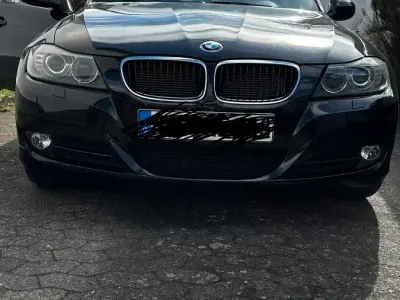 Gebraucht BMW 318 143 PS (105 kW) 2011 Schwarz Kombi