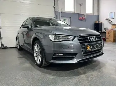Gebraucht Audi A3 Sport 180 PS (132 kW) 2015 Blau Limousine