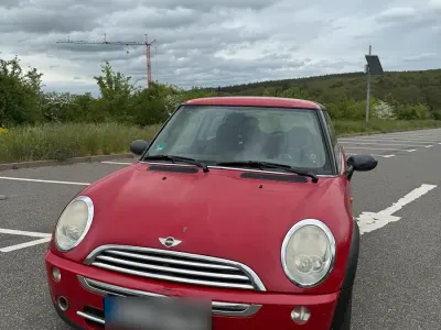 Używany Mini ONE 90 KM (66 kW) 2003 Czerwony Hatchback
