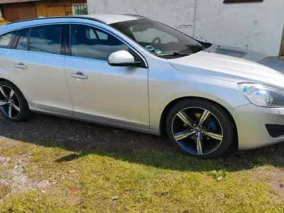 Gebraucht Volvo V60 R-Design 163 PS (119 kW) 2011 Silber Kombi