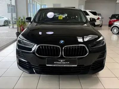 Gebraucht BMW X2 Advantage 136 PS (100 kW) 2022 Schwarz ii/bonnet fluid black SUV