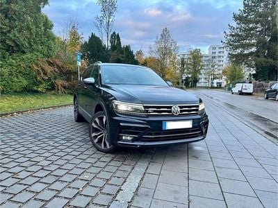 Schwarz Gebraucht 2019 VW Tiguan Allspace R-line SUV | 33.460 € (Etwas zu teuer)