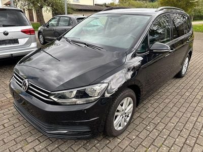 Schwarz Gebraucht 2019 VW Touran Comfortline Van / Kleinbus | 17.900 € (Etwas zu teuer)