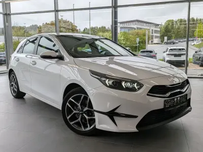 Używany Kia Ceed Spirit 140 KM (102 kW) 2025 Biały Hatchback