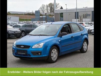 gebraucht Ford Focus Trend 1.6*Xenon PDC SHZ Licht-&Regensensor