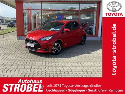 Neu Toyota Yaris Hybrid 116 PS (85 kW) 2026 Karminrot Limousine