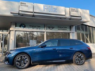Blau Gebraucht 2024 BMW i5 M Sport Kombi | 64.950 € (Etwas zu teuer)
