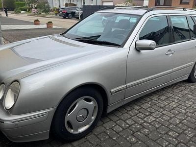 Gebraucht Mercedes E240 Avantgarde 170 PS (125 kW) 2001 Silber Kombi