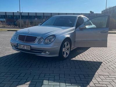 Gebraucht Mercedes E500 Avantgarde 306 PS (225 kW) 2002 Silber Limousine