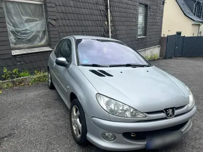 Gebraucht Peugeot 206 109 PS (80 kW) 2005 Silber Kleinwagen