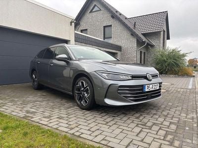 Gebraucht VW Passat 150 PS (110 kW) 2024 Grau Kombi