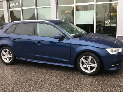 Usata Audi A3 Sportback Comfort 110 CV (80 kW) 2015 Blu Utilitaria