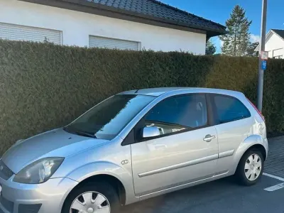 Gebraucht Ford Fiesta 68 PS (50 kW) 2007 Silber Kleinwagen