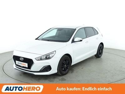 Gebraucht Hyundai i30 Select 120 PS (88 kW) 2020 Weiß Limousine