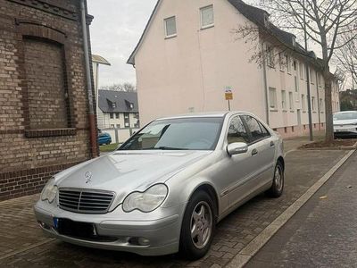 Silber Gebraucht 2002 Mercedes C180 Limousine | 1.800 €