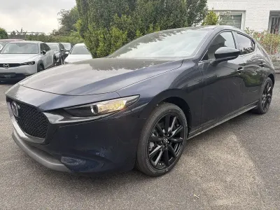Neu Mazda 3 Nagisa 140 PS (102 kW) 2026 Deep crystal blue Limousine