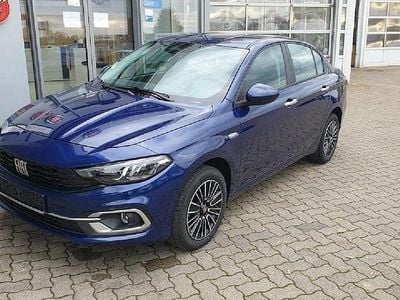 Neu Fiat Tipo Urban 131 PS (96 kW) 2026 Blau Limousine