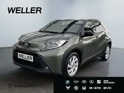 Gebraucht Toyota Aygo 72 PS (52 kW) 2022 Cardamon green / night sky black (gruen) Kleinwagen