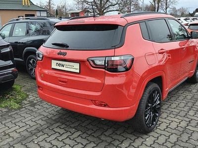 Gebraucht Jeep Compass Altitude 131 PS (96 kW) 2023 Rot SUV