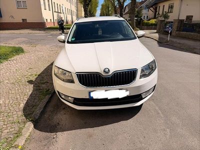 Usata Skoda Octavia Active 140 CV (102 kW) 2014 Bianco Station wagon