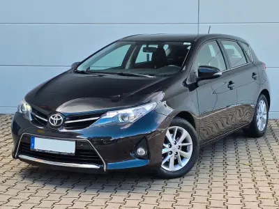 Gebraucht Toyota Auris 101 PS (74 kW) 2013 Schwarz Limousine