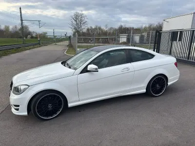 Używany Mercedes C250 204 KM (150 kW) 2012 Biały Coupe
