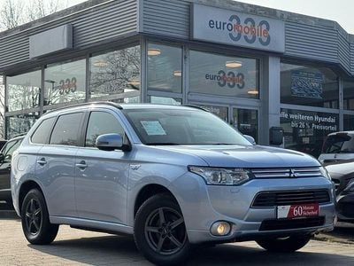 Second-hand Mitsubishi Outlander P-HEV 121 CP (88 kW) 2015 Albastru SUV