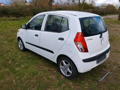 Gebraucht Hyundai i10 69 PS (50 kW) 2010 Weiß Kleinwagen