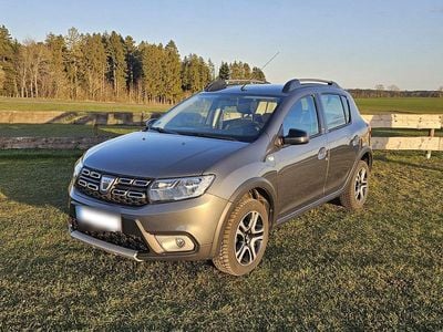 Gebraucht Dacia Sandero Celebration 90 PS (66 kW) 2018 Grau Limousine