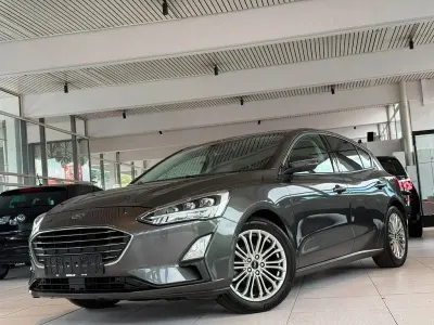 Gebraucht Ford Focus Titanium 125 PS (91 kW) 2019 Grau Limousine
