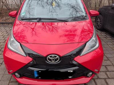 Usata Toyota Aygo X-play 69 CV (50 kW) 2015 Rosso Utilitaria