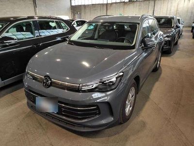 Gebraucht VW Tiguan Life 150 PS (110 kW) 2025 Delfingrau metallic SUV
